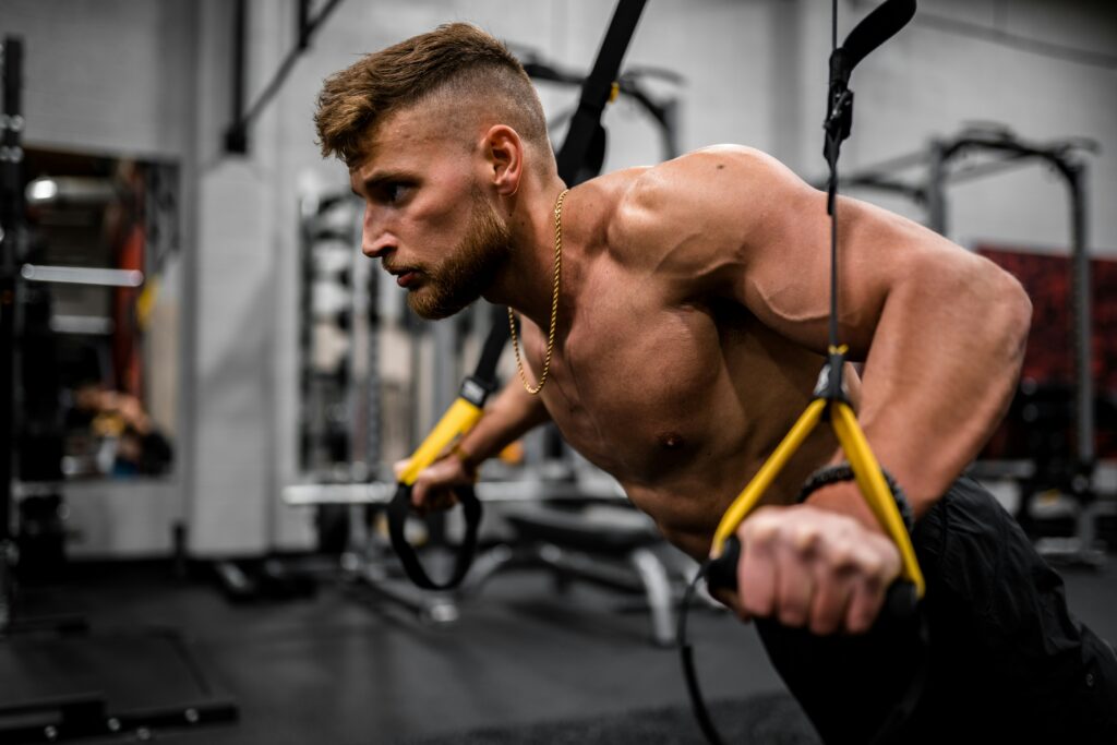 Bodybuilder and online coach @Crowtersix working out at a gym!

Instagram: @VisualsByRoyalZ